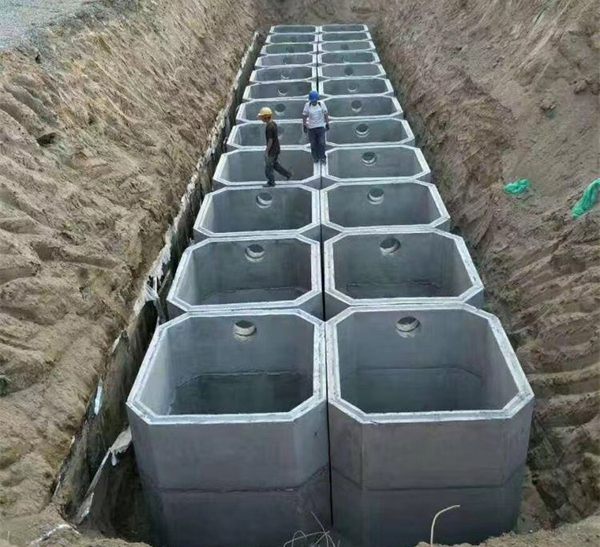 　　水泥預制組合化糞池